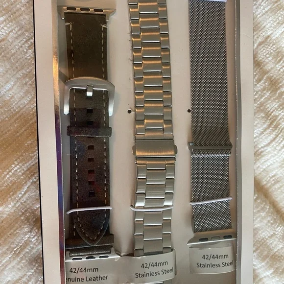 LIKE NEW | Series 7 Apple Watch | Titanium Case | 44mm | + Extra Bands - Picture 6 of 14
